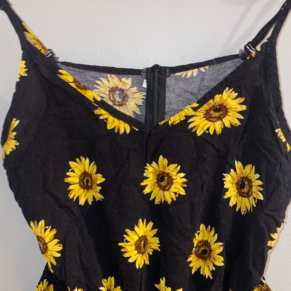 🌻Sunflower Romper🌻 - Picture 2 of 5